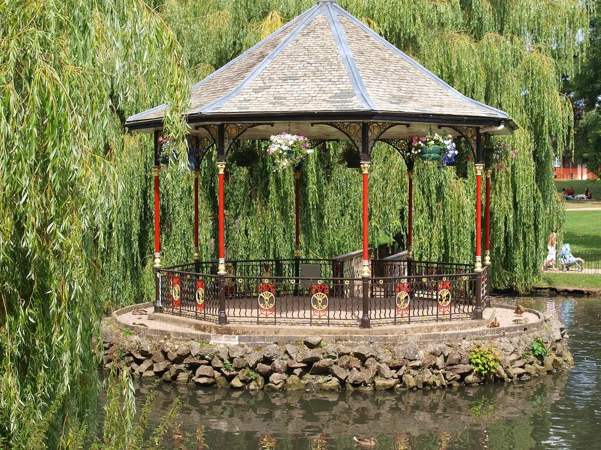 Designing a Small Folly for Your UK Garden: A How-to Guide